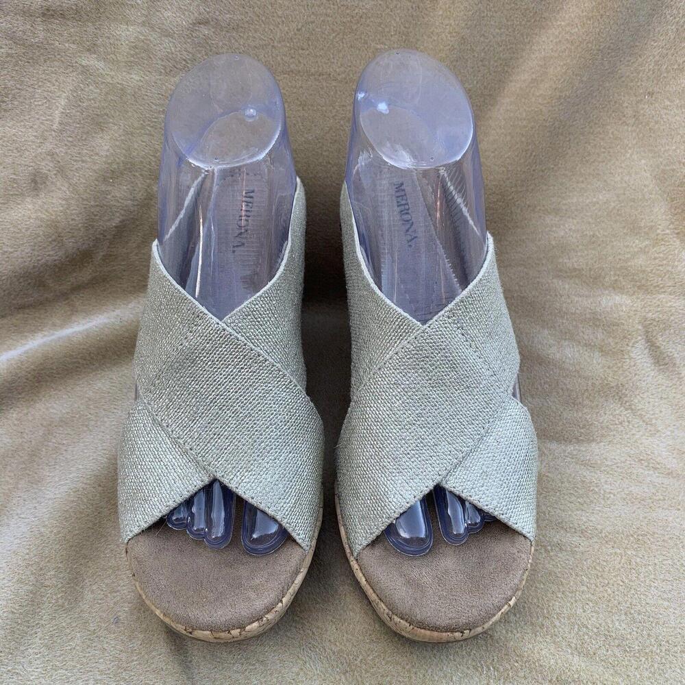 Merona Gold Sandals with Crisscross Design - Picture 2 of 10